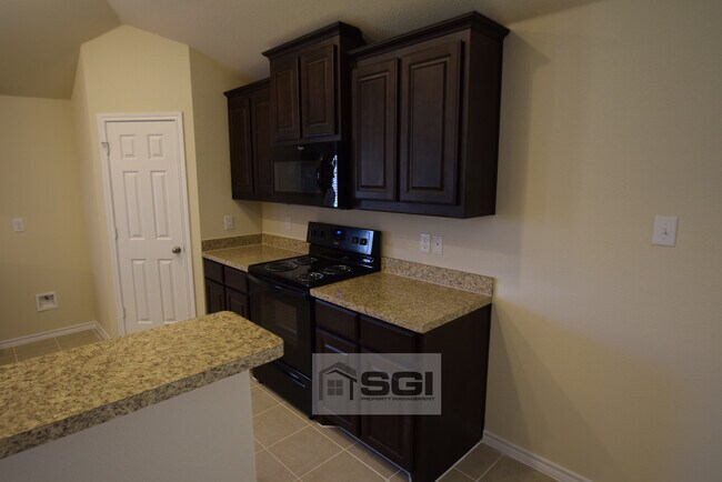 Building Photo - 2728 Adams Fall Ln