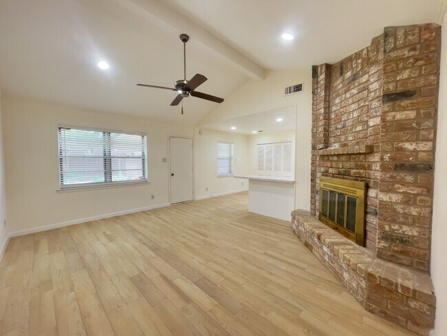 Foto del edificio - 7710 Romney Rd