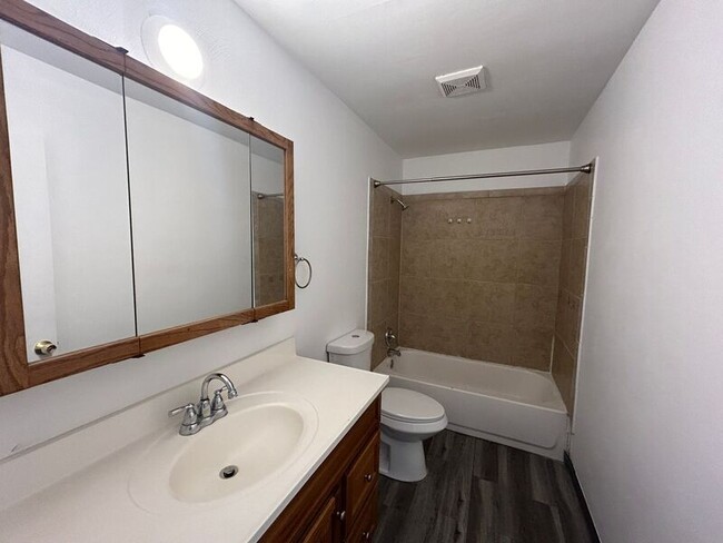 Foto del edificio - 227 Gilbert Ave