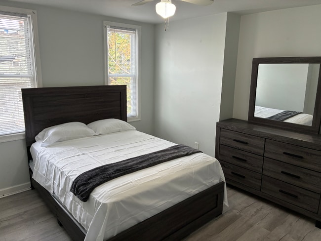 Foto del edificio - 820 N Lakewood Ave