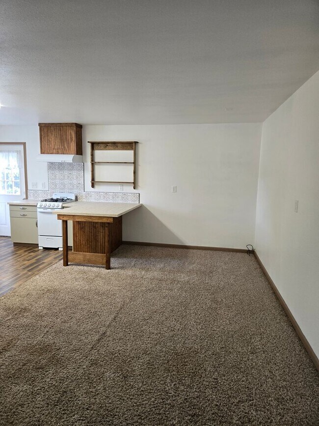 Foto del edificio - STATUS: AVAILABLE |R21| $1200 + $250 flat ...