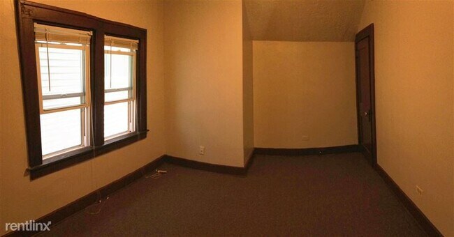 Building Photo - Quaint 3 bedroom home in the casual JBAN n...
