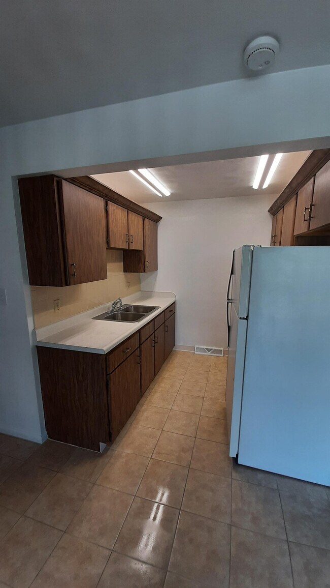 1501 Pennsylvania Ave Unit 7, Weirton, WV 26062 Room for Rent in