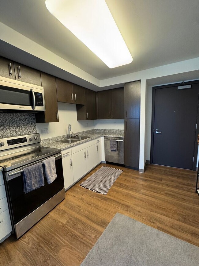 Foto del edificio - Partially Furnished 1 bed, 1 bath with 1 reserved covered parking @ Ke Kilohana