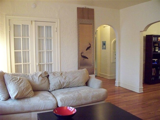Foto del edificio - 6340 Southwood Ave