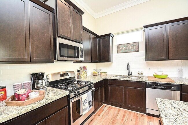 Foto del edificio - 1548 W 23rd St