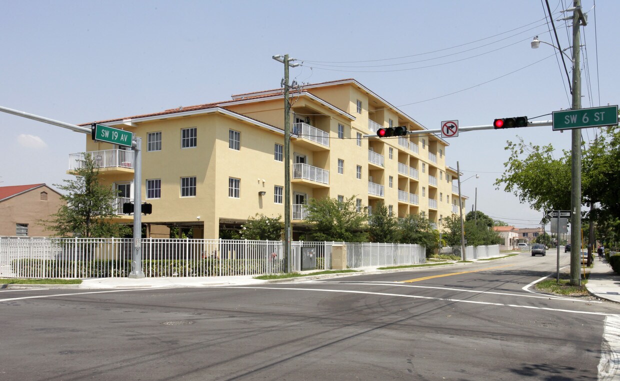 Building Photo - 500 SW 19th Ave