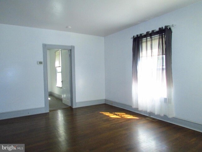 Building Photo - 611 E State St