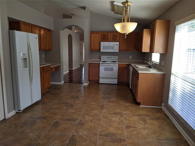 Building Photo - 10443 Hunters Haven Blvd