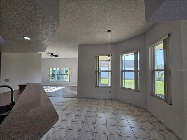 Foto del edificio - 6506 Canterlea Dr