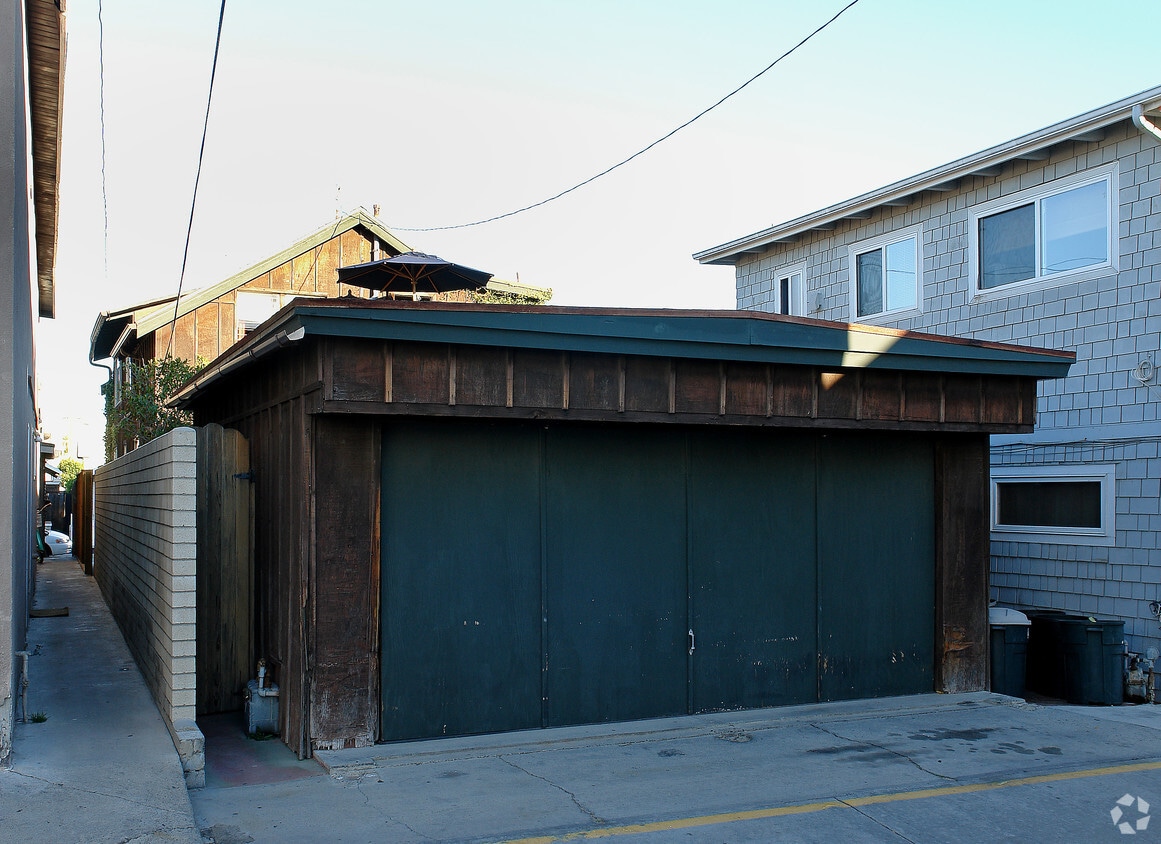 Building Photo - 116 38th St