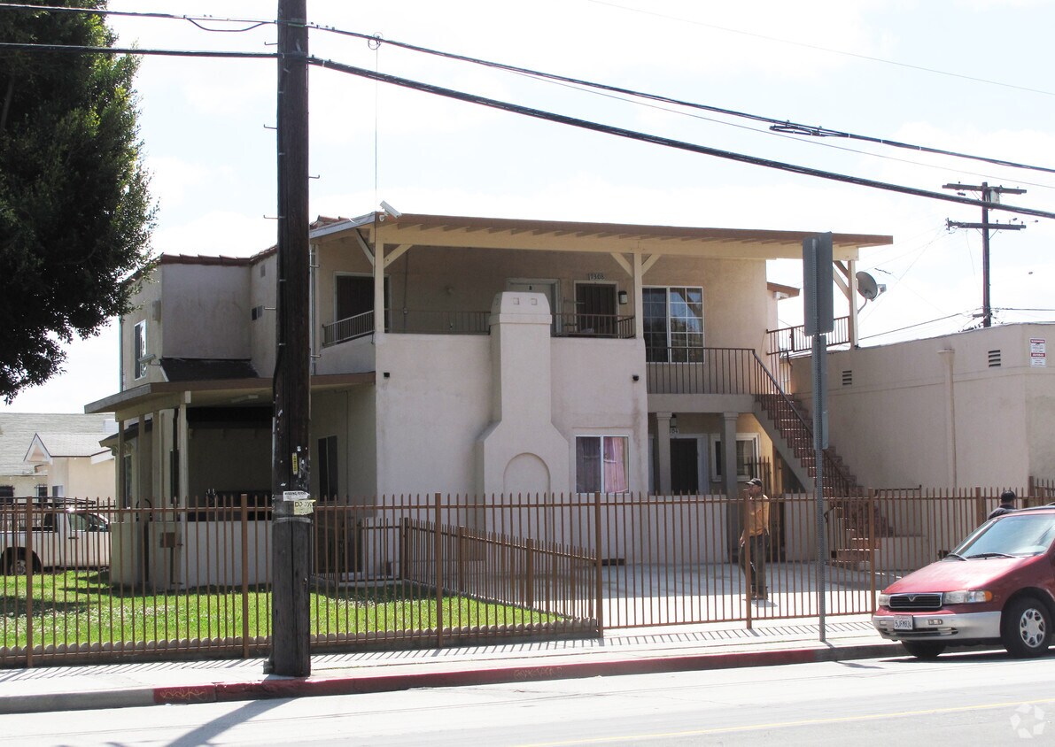 Building Photo - 7304-7312 Seville Ave