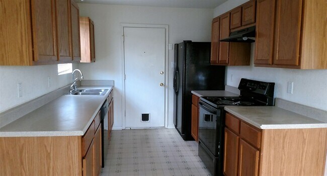 Building Photo - 3210 Viewcrest Dr
