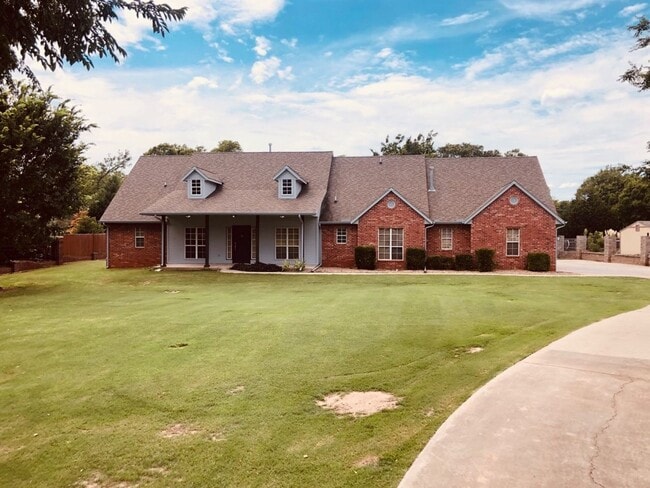 Building Photo - 4 bed + office + Bonus room/2nd Living upstairs, 3 bath on 2+ Acres in Moore Schools !