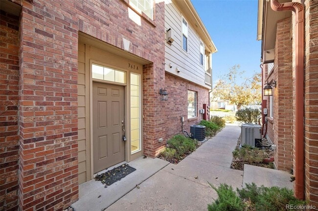 Building Photo - 361 Granby Way