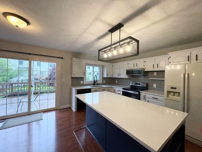Foto del edificio - Stunning 5-Bedroom Home in Eagle Crest subdivision
