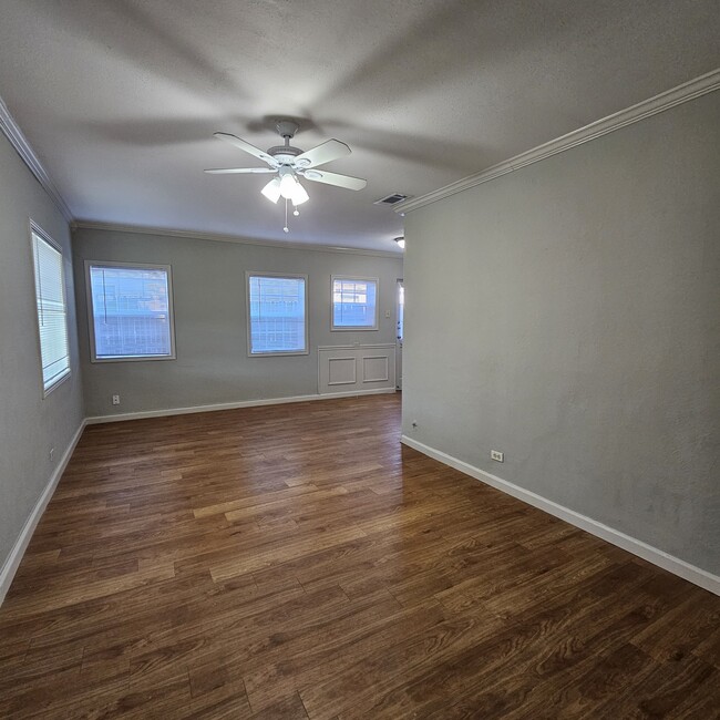 Sala de estar - 10128 Kilarney Dr