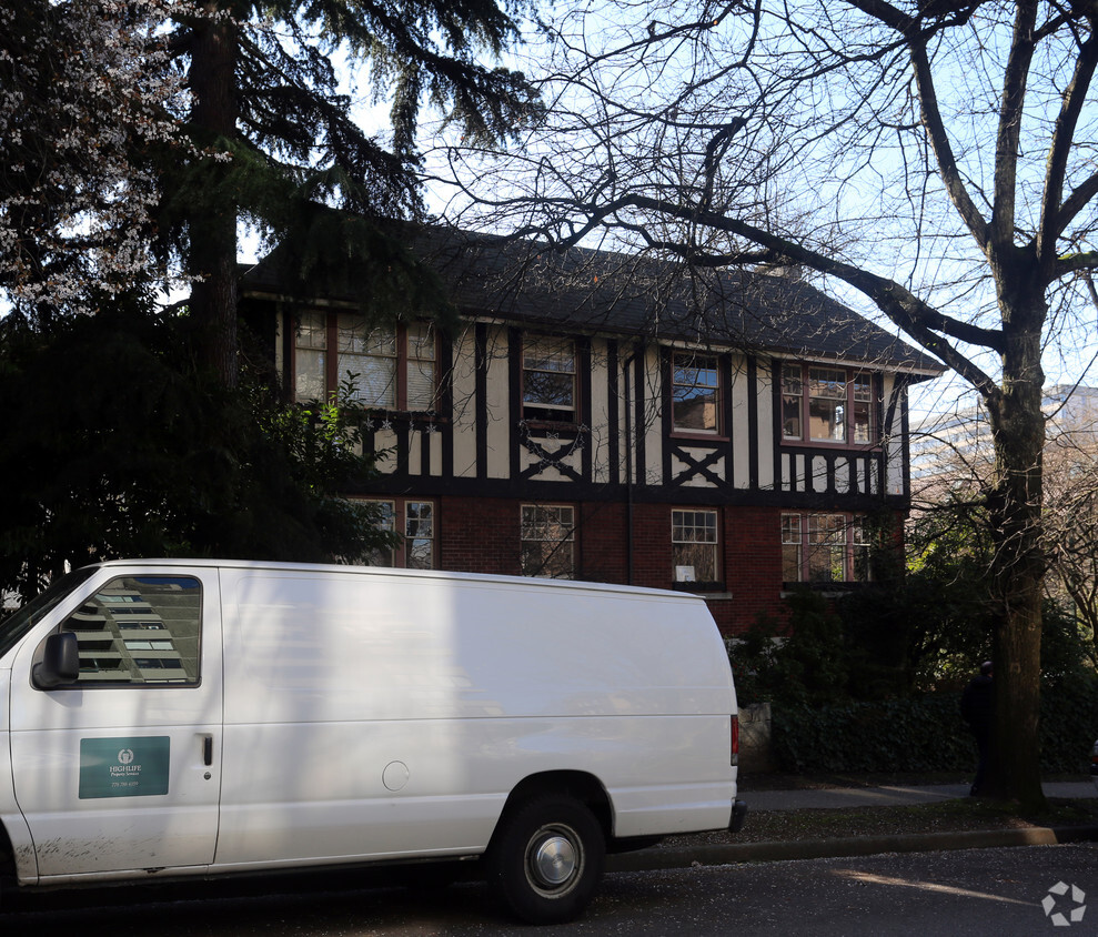 Building Photo - Beaufort Manor