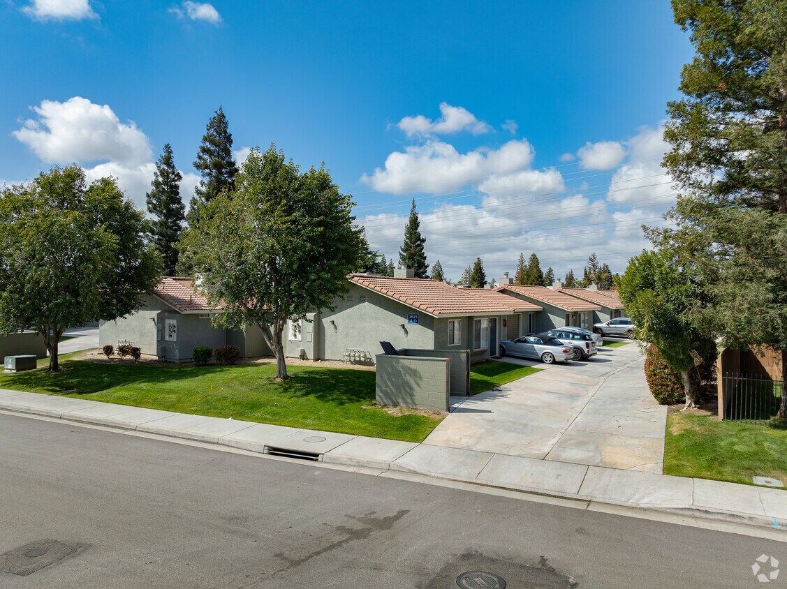 Primary Photo - 2625 Brookside Dr