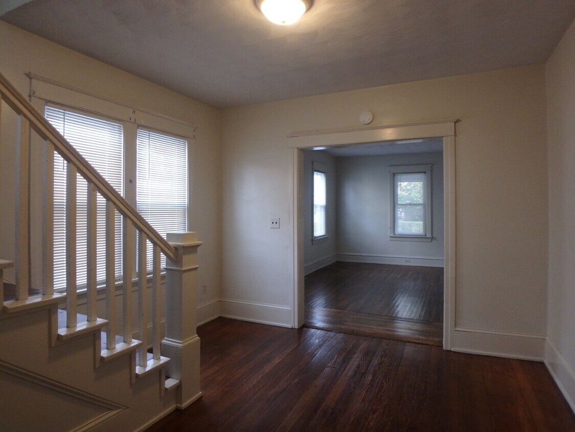 Primary Photo - 117 N Montour St