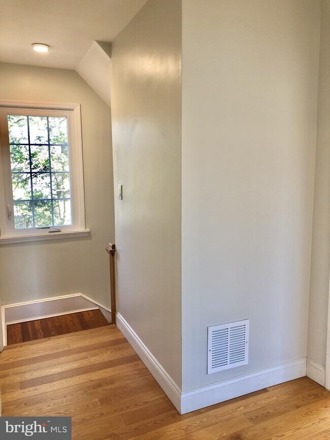 Foto del edificio - 329 Browning Ln