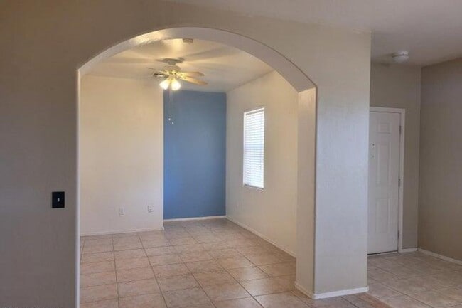 Building Photo - 2964 S Valle Verde