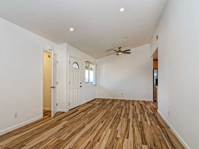 Foto del edificio - 6372-6378 Inman St