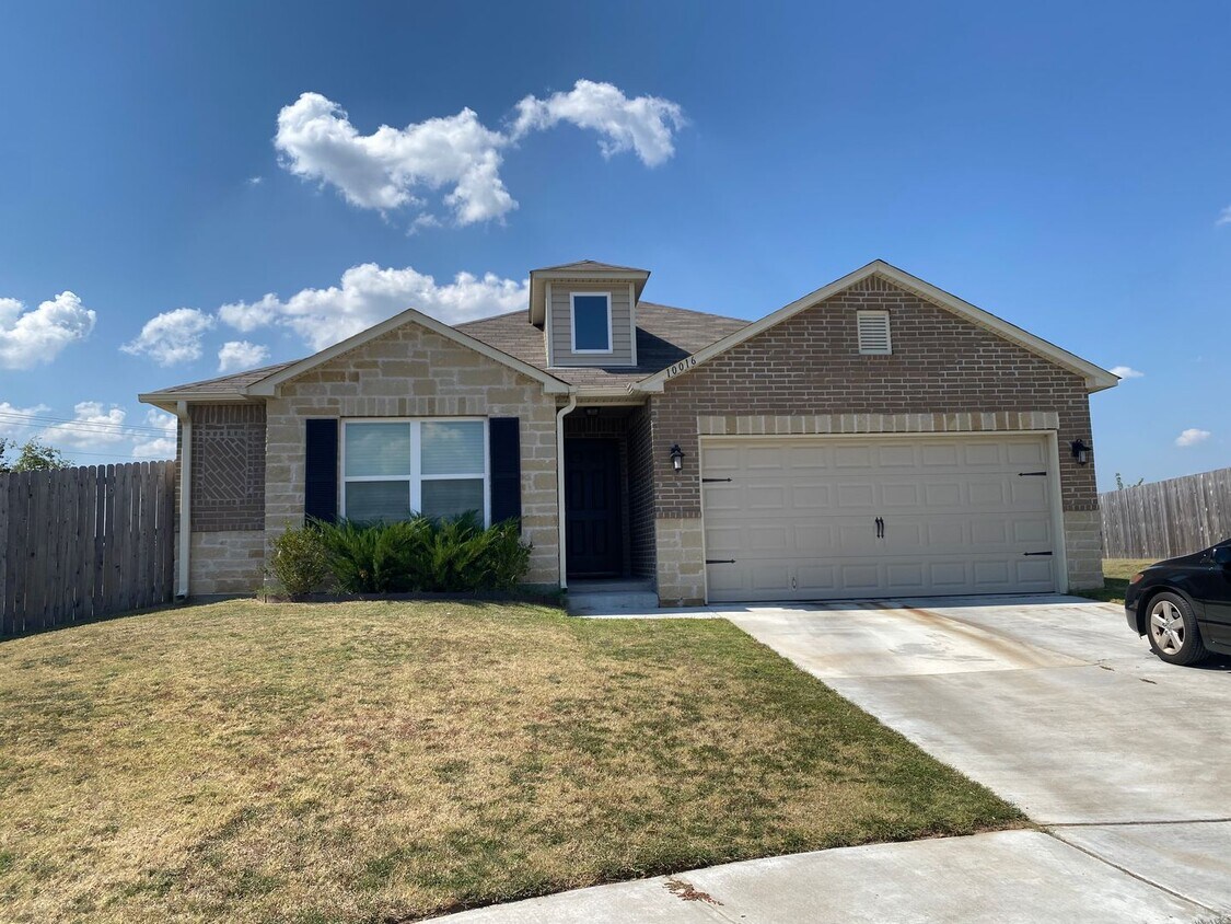 Foto principal - Welcome home to this beautiful 4 bedroom, ...