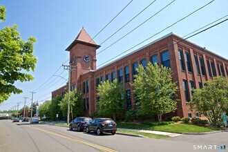 Building Photo - 25 Grand St