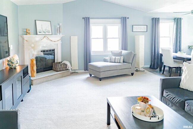 Foto del edificio - 1608 Briarcreek Ln