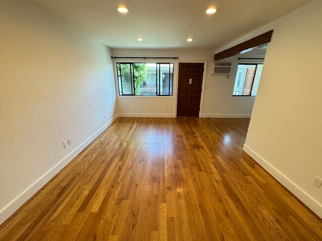 Foto del edificio - 625 N Hayworth Ave