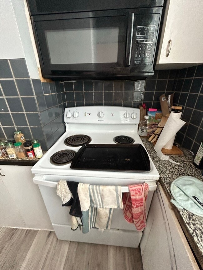 Building Photo - 52 Fenway