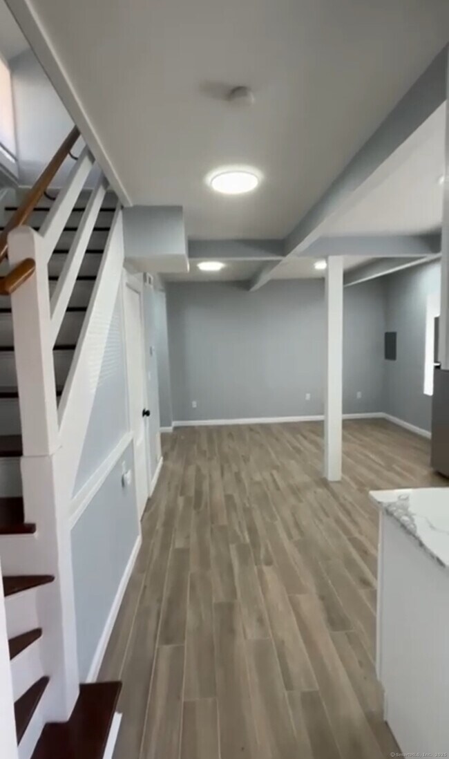 Building Photo - 119 Avon St