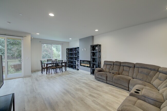 Building Photo - 17905 35th Ave SE