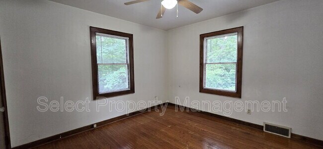 Foto del edificio - 7532 W Jefferson Blvd