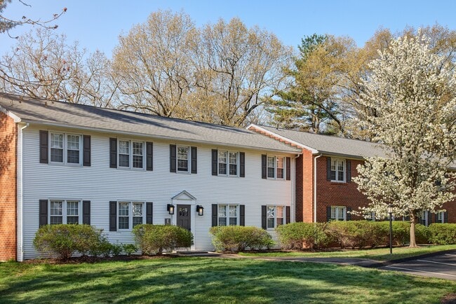 Building Photo - Avon Colonial Manor