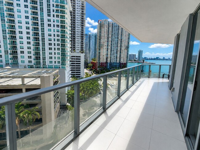 Photo - 1300 Brickell Bay Dr (Miami, FL) Apartment