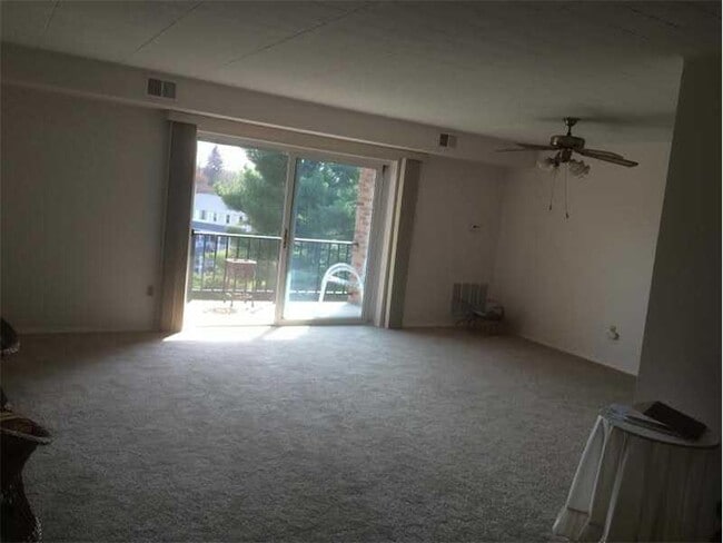 Building Photo - 604 Calais Dr