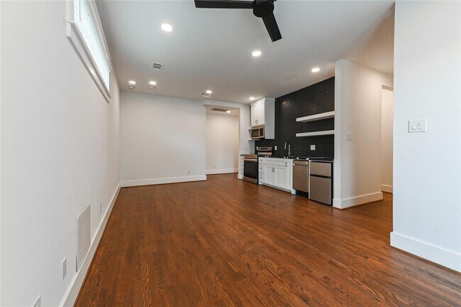 Foto del edificio - 425 W 21st St