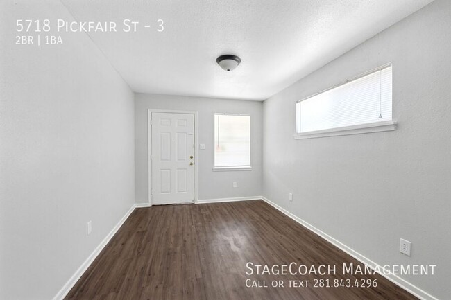 Building Photo - Newly Remodeled Two Bedroom Apartment! REN...