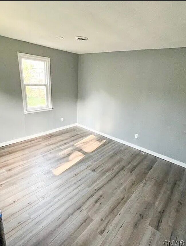 Foto del edificio - 110 N Main St