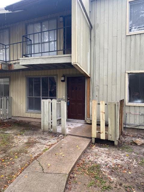 Building Photo - 5625 Antoine Dr