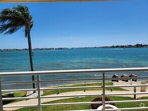 Building Photo - 6105 Bahia Del Mar Cir