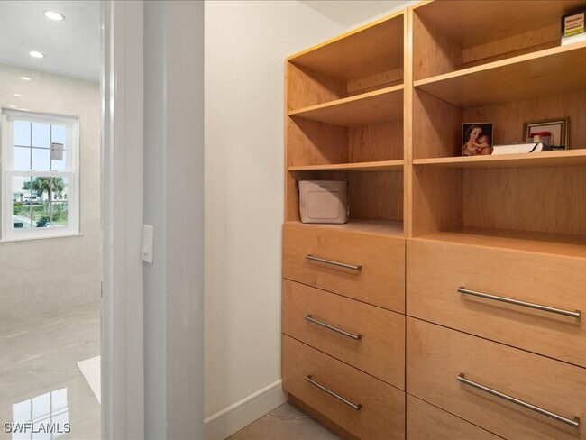 Foto del edificio - 220 39th Ave NW