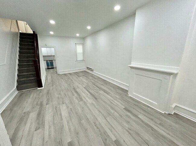 Foto del edificio - 2554 N Sartain St