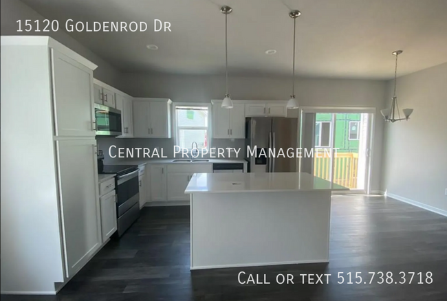 Foto del edificio - 15120 Goldenrod Dr