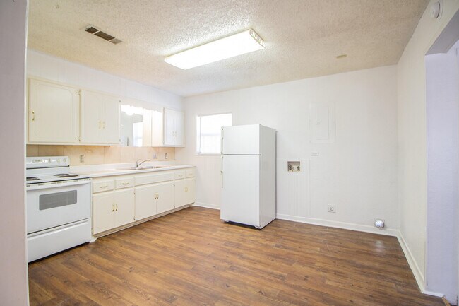 Foto del edificio - 4602 Detroit Ave