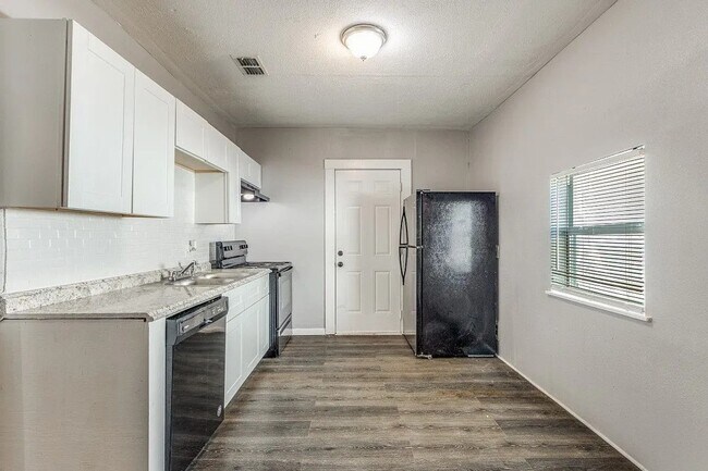 Foto del edificio - 3/2/1 in Quiet Van Alstyne Neighborhood