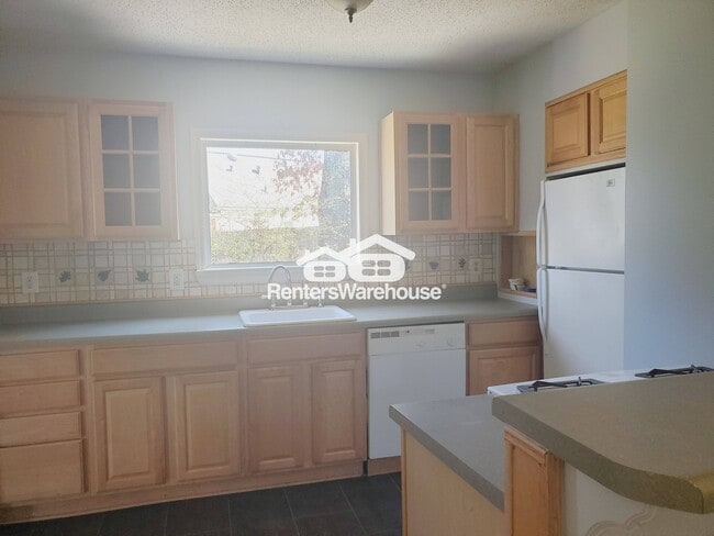 Building Photo - 1951 Dresden Dr