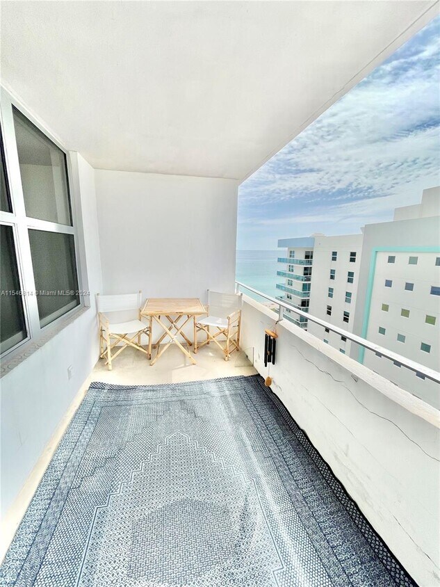 Primary Photo - 9225 Collins Ave